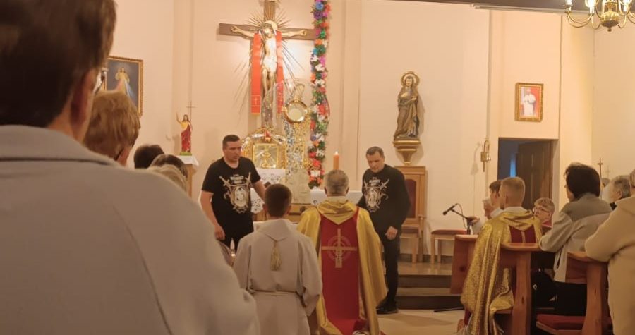 Adoracja w Głuszycy